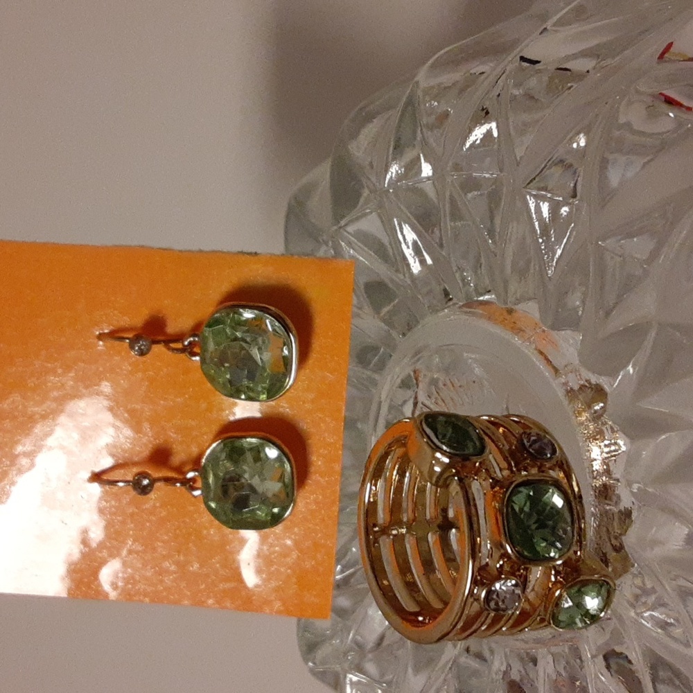 SET with Size 6 Brilliant Ivy Layered Ring with Green Drop Earrings $12 Goldtone - Picture 2 of 10